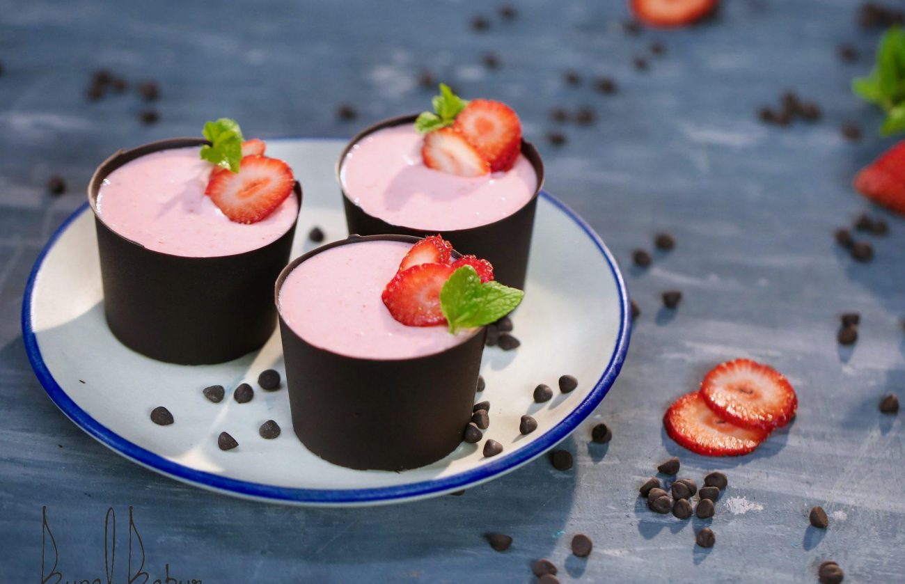 Strawberry Chocolate Cups