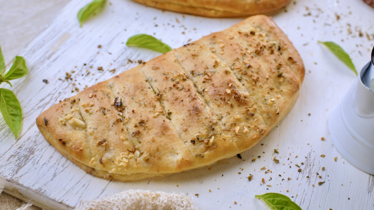 Garlic Bread, Cheesy Dip