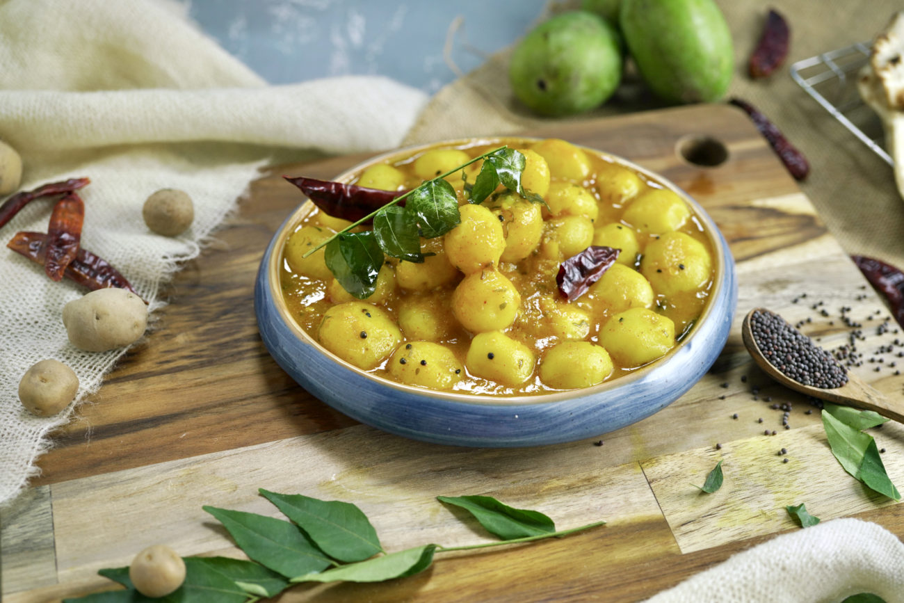Khatte Meethe Aamras ke Aloo