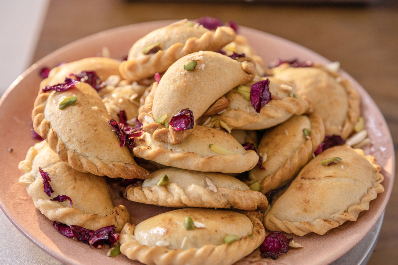 Thandai Gujiya | Baked Gujia