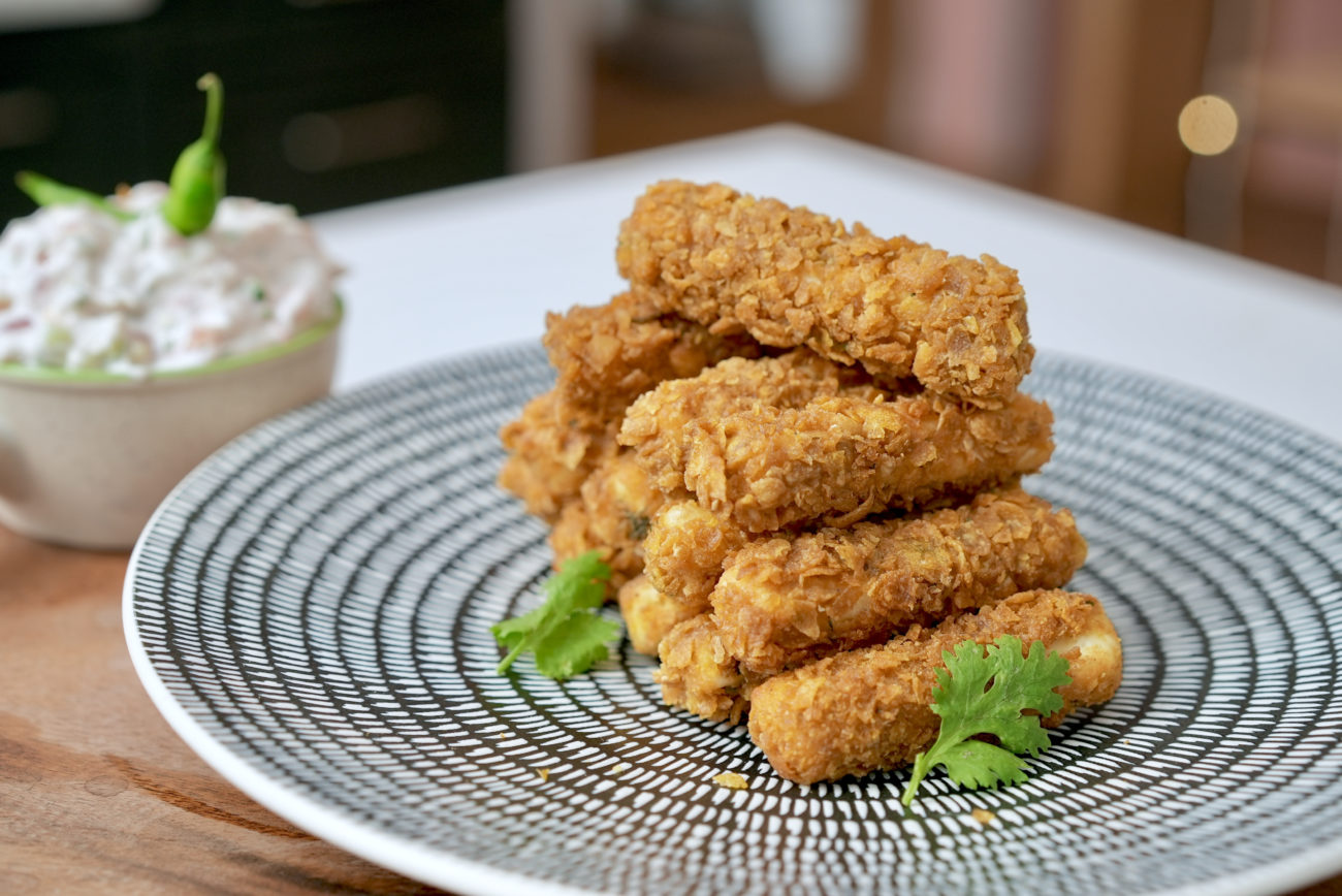 Kurkure Paneer Pakora | Crispy Fried Paneer with Veg Dip