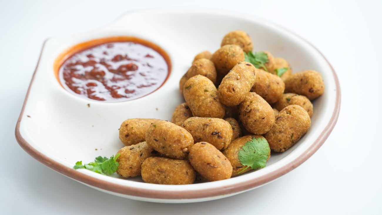 Sooji Nuggets, Smokey Tomato Chutney