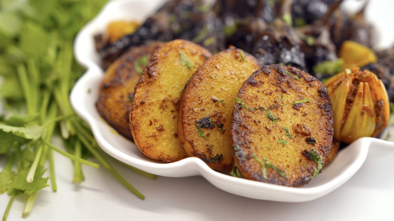 Aloo Baingan Masala | Aubergine & Potato Curry