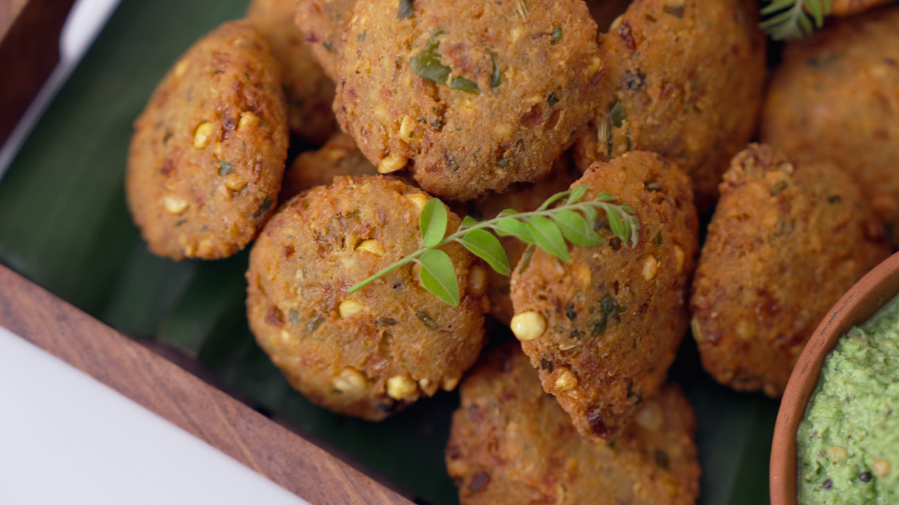 Chana Dal Vada | Masala Vada | Chatambade | Smokey Coconut Chutney