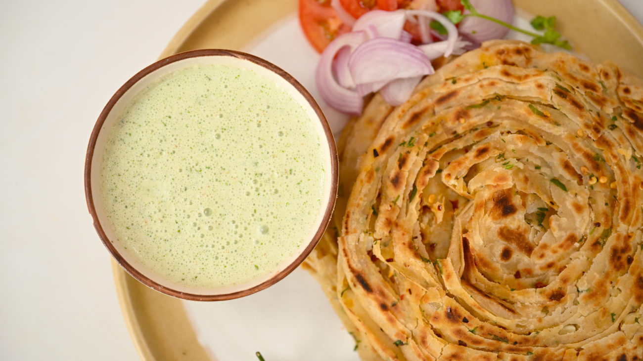 Chilli Garlic Laccha Paratha | Chutney Raita